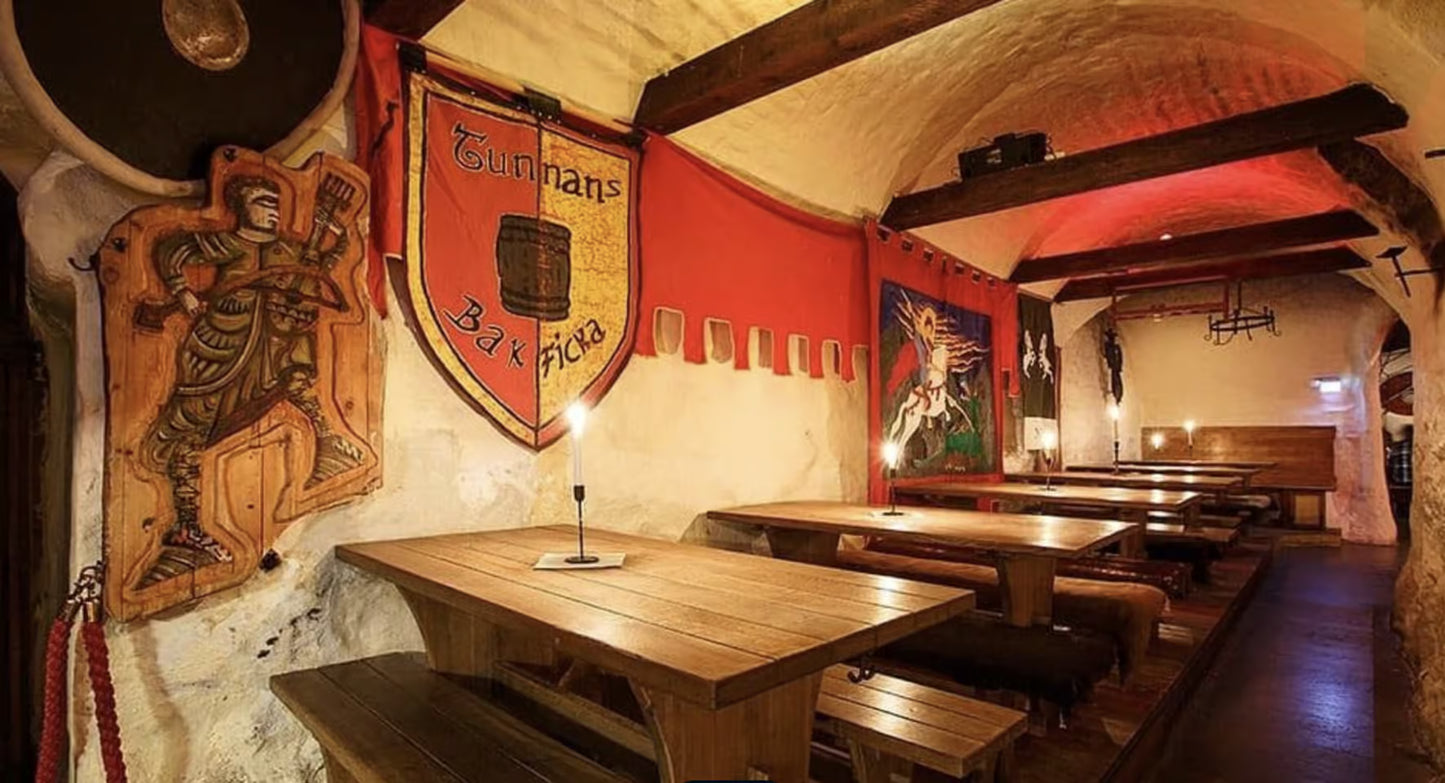 Visite à pied de la vieille ville médiévale avec festin viking